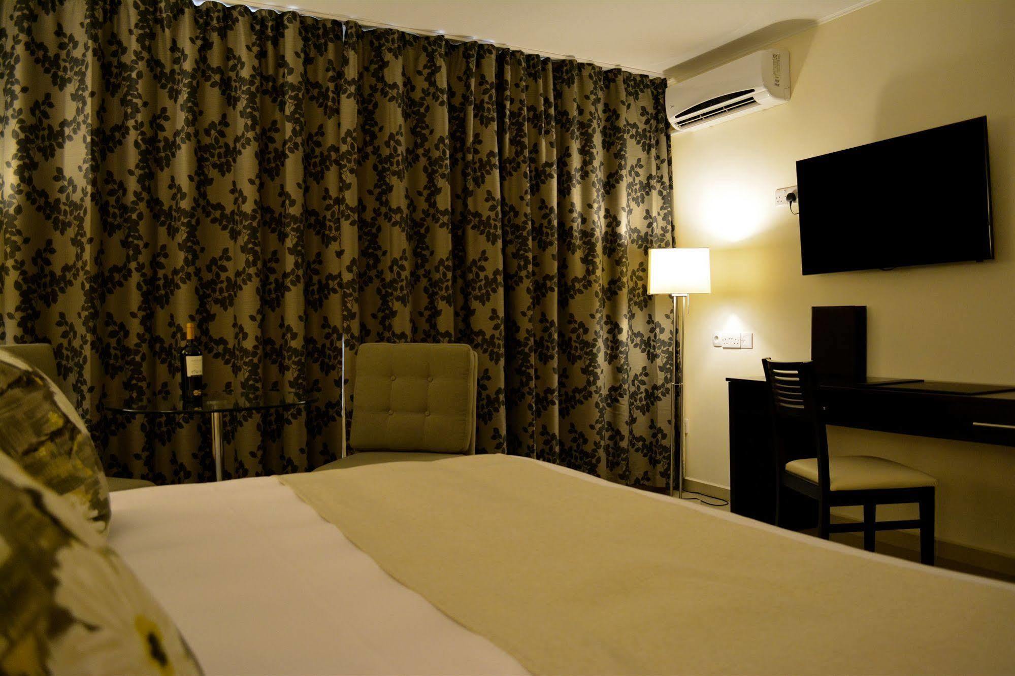 New Brookfields Hotel Freetown Exteriör bild
