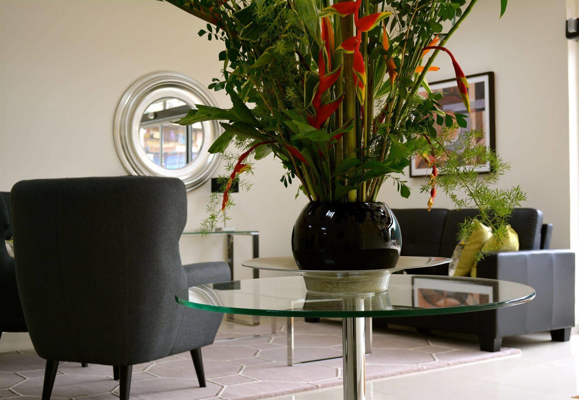 New Brookfields Hotel Freetown Exteriör bild