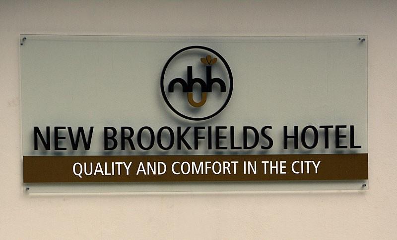 New Brookfields Hotel Freetown Logotyp bild